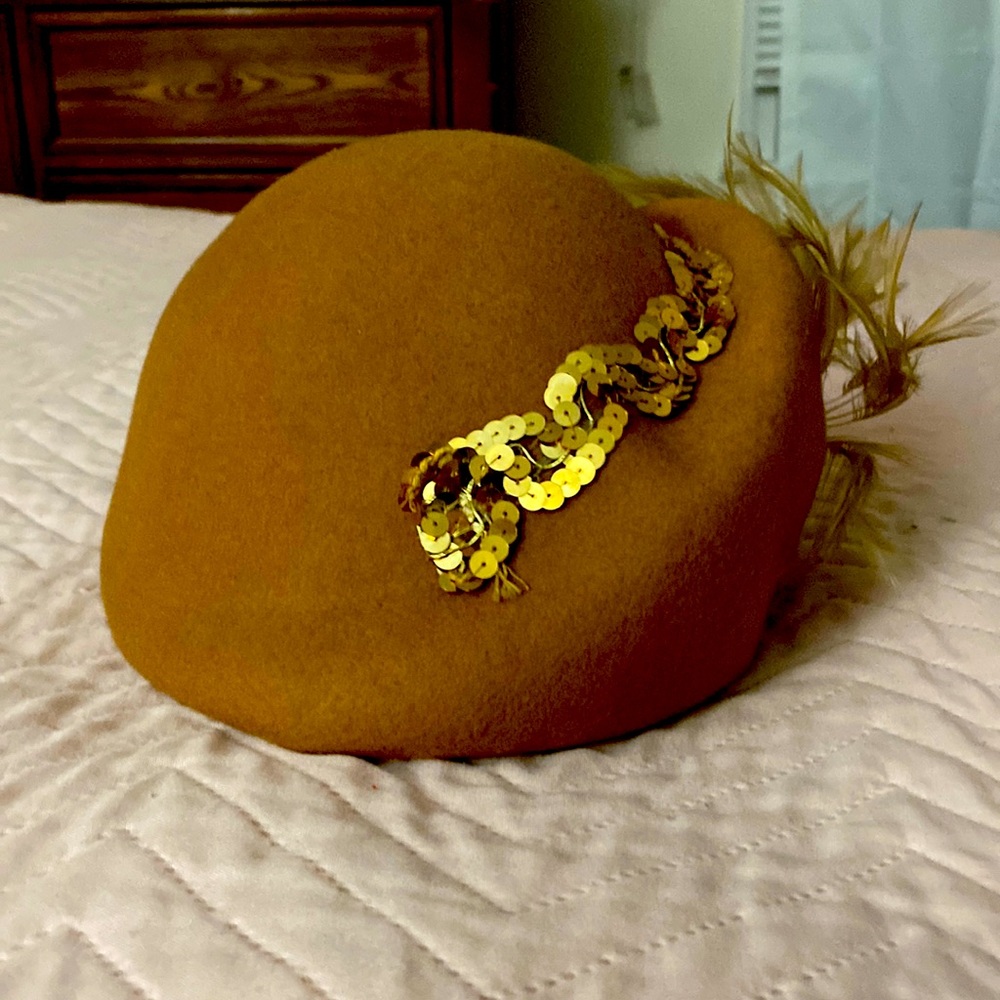 Stylish hat popular  in 1930. Great for church or hat events. Cloche hat